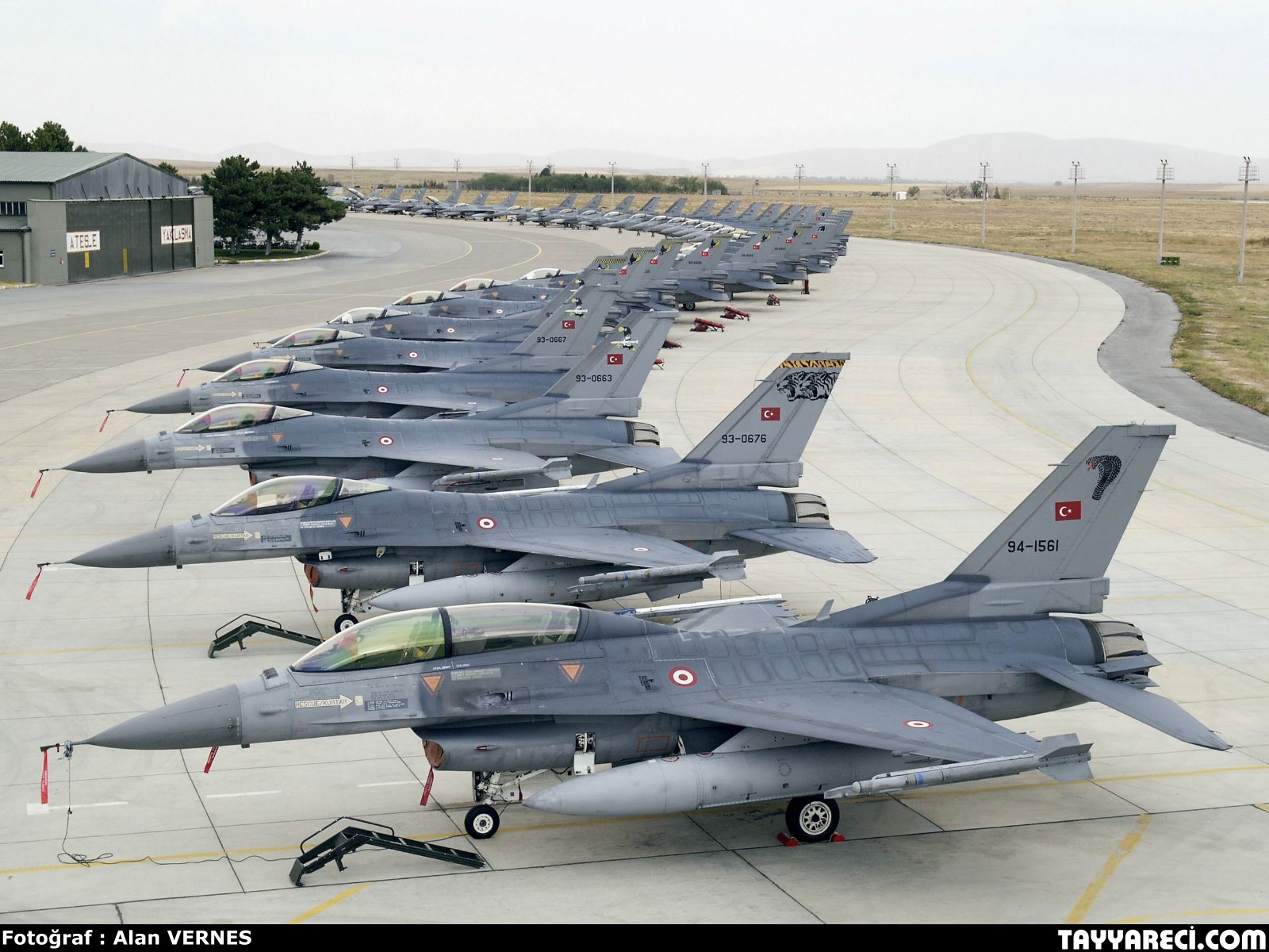 Turki Air Force Mengirim F-16 Jet Fighter Menuju Kota Mosul Irak