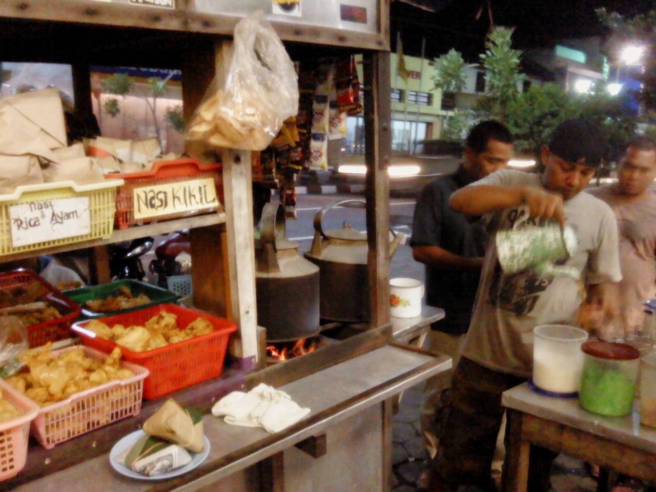 Angkringan yang buat perut dan mata kenyang &#91;jogja monggo masuk&#93;