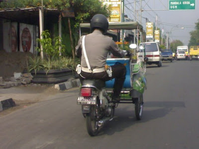 Kumpulan pic polisi terkoplak gan, ga ngakak minim nyengir