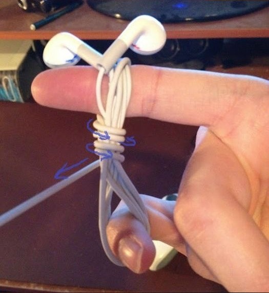 Cara Simpel mengikat Earphone supaya Nggak terbelit-belit