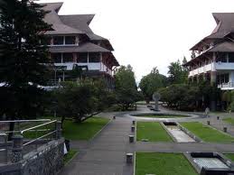 Daftar Universitas Terbaik di Indonesia 2013