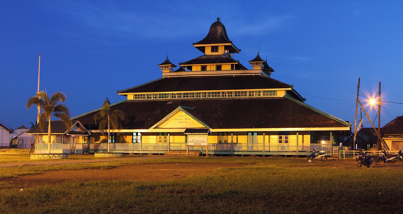 Yuk Mengenal15 Tempat Wisata di Kalimantan Barat.