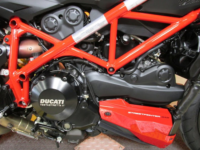 Ducati Streetfighter 848, Naked Bike Ducati dengan Tampilan Keren