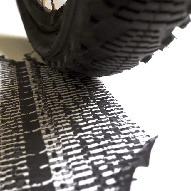 kreasi-lukisan-terbuat-dari-jiplakan-ban