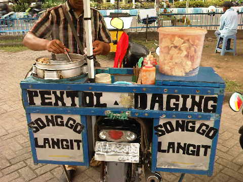 Yang Suka Abisin Uang Jajan di Depan Sekolah, Masuk!