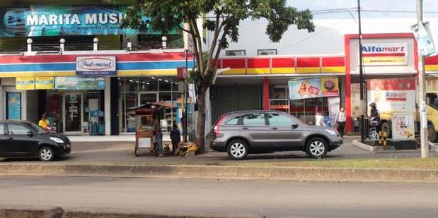 Ini Sebabnya Indomaret dan Alfamart Selalu Berdekatan Gan