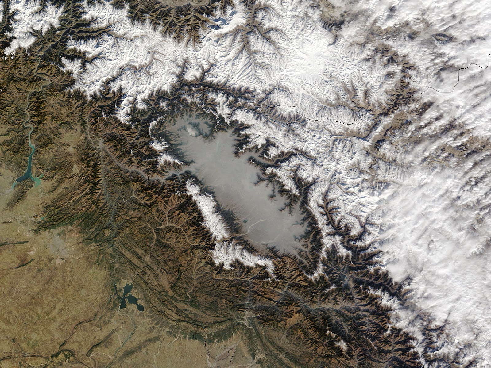 Скопление воды 5. Ил земля. Красивое фото поверхность земли. Вал фото земли. Огромный туман из космоса.