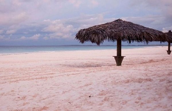 5 Pasir Pantai dengan Warna yang Unik