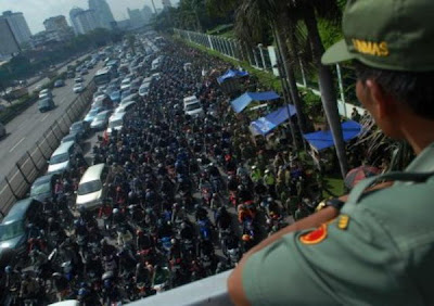 &#91;info&#93; FENOMENA Pengguna Jalan Di IBUKOTA, miris gan...