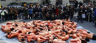 Gokiel !! 150 Laki-laki dan Perempuan Bugil Ditengah jalan