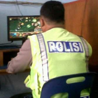foto-foto-polisi-melanggar-lalu-lintas