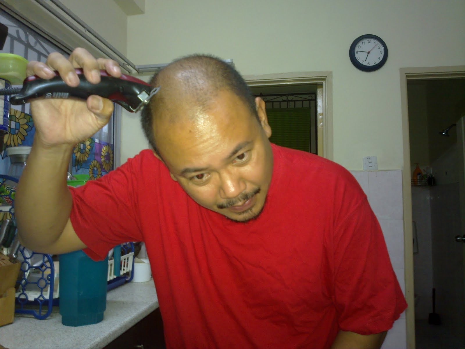 Cara Memotong Rambut Sendiri (Untuk Laki-Laki)