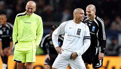 Sang Wasit Legendaris - Pierre Luigi Collina