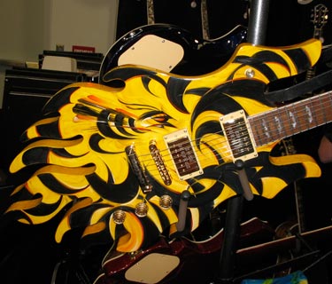 Kumpulan Gitar-Gitar Keren dan Unik di Dunia (PIC++)