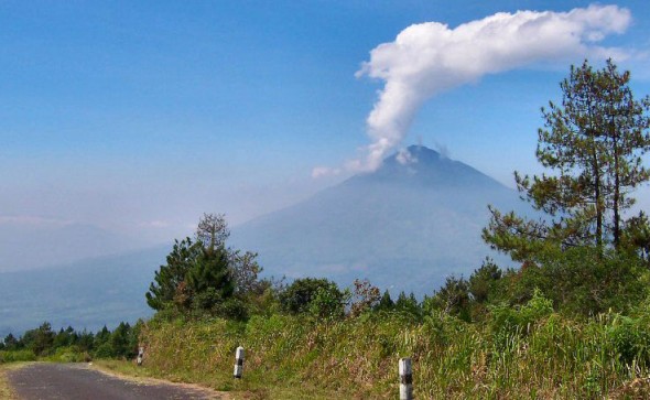 INI DIA 25 GUNUNG BERAPI DI INDONESIA