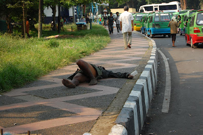 ini-nasib-menyedihkan-bagi-kamu-para-pejalan-kaki