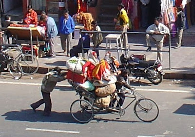 Foto-Foto Gila Sepeda Yang Ankgut Barang-Barang Besar