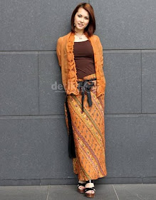 Cantiknya Maria Ozawa Ber &quot;Batik&quot; &#91;dan sisi lain Miyabi&#93;