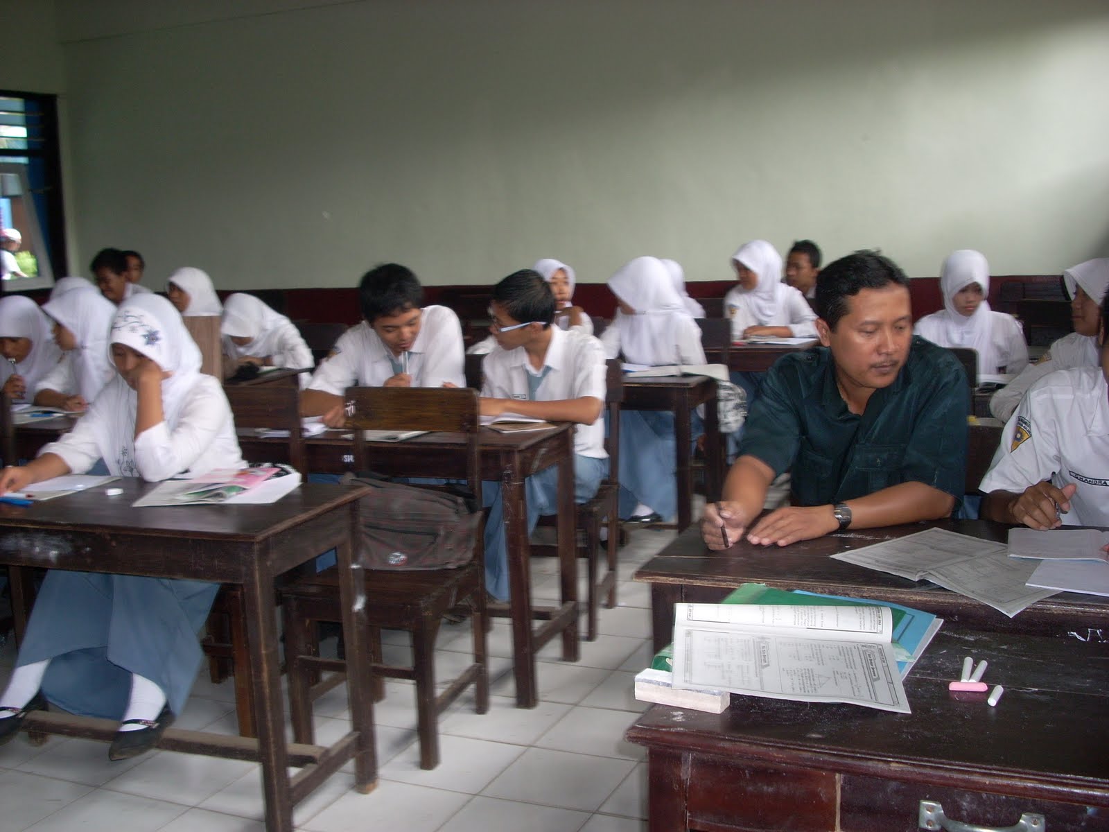 Suka Duka Menjadi Anak Bahasa