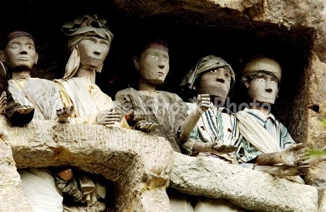 Tradisi-Tradisi Penguburan Mayat Yang Unik - Hanya ada di INDONESIA Gan - CEKIDOTT