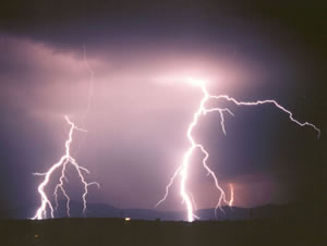 &#91;AMAZING&#93; Catatumbo Lightning - Petir dengan Intensitas Sambaran Tertinggi