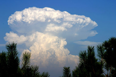 10 bentuk awan terindah paling indah