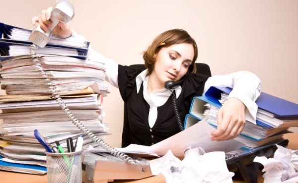 Tips Agar Tidak Dianggap Sombong Meski Sibuk Bekerja