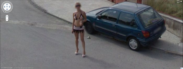 *ngakak || Dari Google Maps Street View kita bisa melihat PSK sedang menjajakan Diri