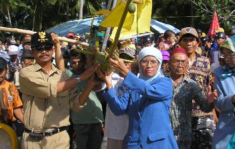 Antar Ajong Ritual Tahunan Masyarakat Petani Sambas