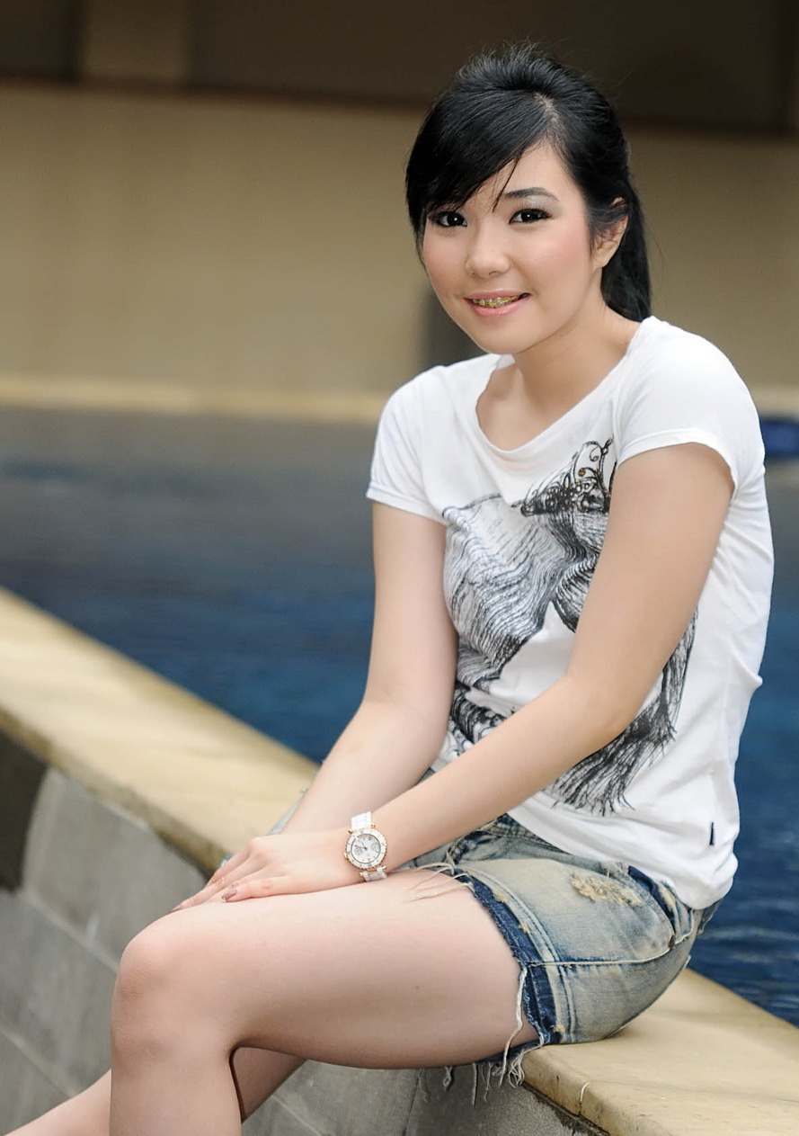 gisella-wanita-cantik-sinden-ovj-yang-dlu-idol