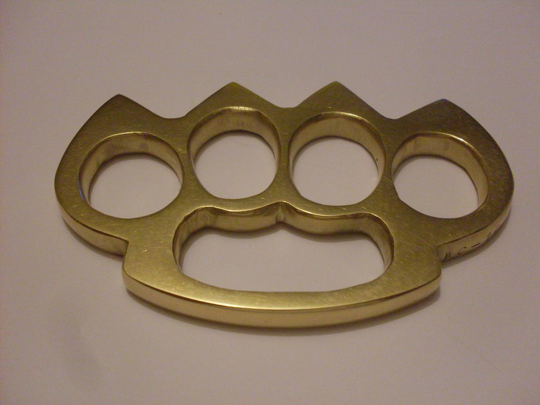 brass knuckless (senjata simpel tapi menyakitkan)
