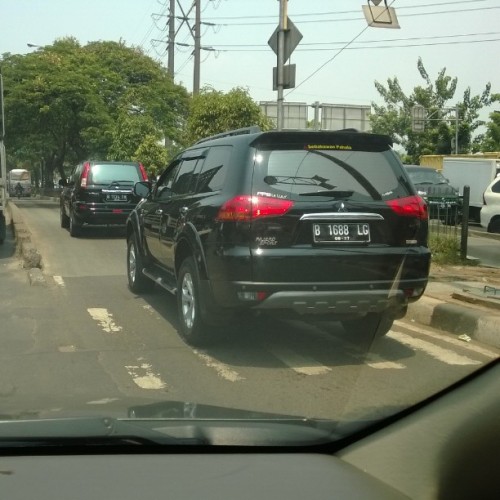 Lihat Penerobos Jalur Busway, Potret dan Laporkan ke Polisi