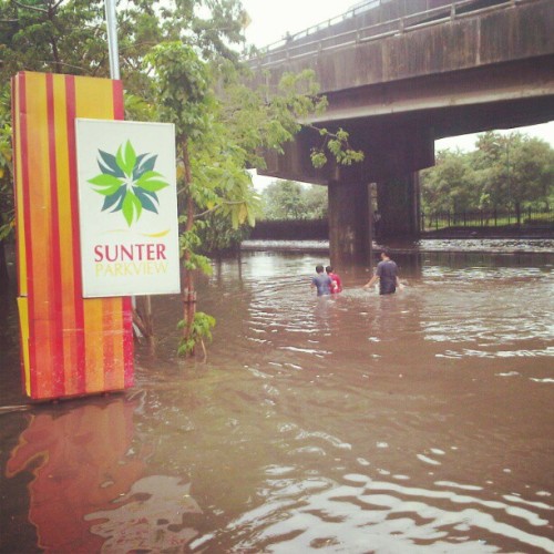 Pengguna Instagram dan Tumblr tidak kalah mempost Kebanjiran