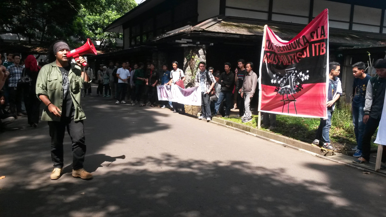 &#91;+foto&#93; Hindari Polemik, Jokowi Cuma 5 Menit di Aula ITB 