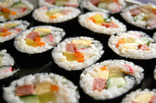 Kalo di Jepang ada Sushi, di Korea ada Kimbap :D ayo masuk, enak lho..