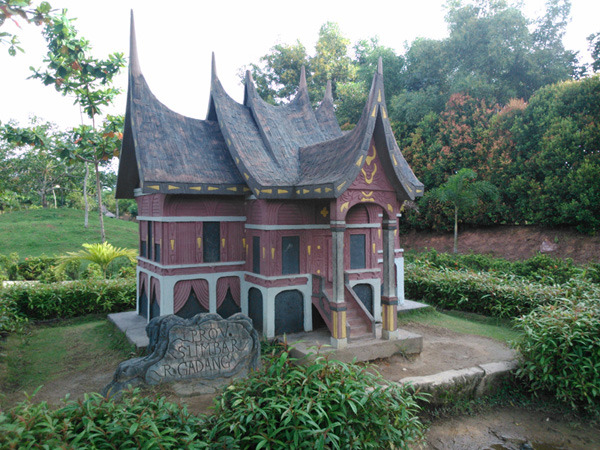 Berwisata Melihat Miniature Rumah Tradisional di Batam &#91;iloveIndonesia&#93;