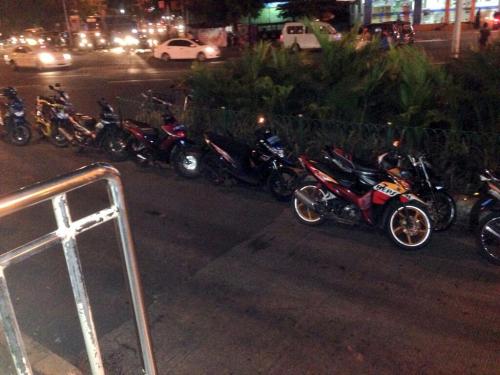 Terobos Jalur Busway Itu Sudah Biasa, Ini Yang Lebih Ekstrem !!! 
