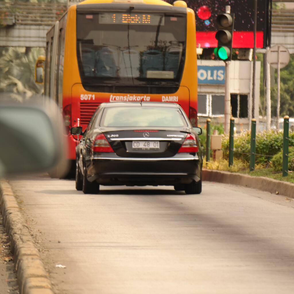 &#91; SMILE :) &#93; Berani Masuk Busway?? Anda Layak Masuk Situs Ini 