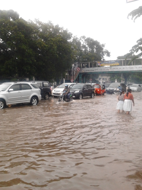 Pengguna Instagram dan Tumblr tidak kalah mempost Kebanjiran