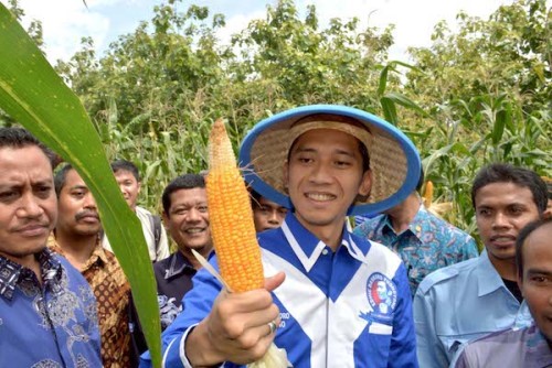 menurut agan, apa yg ada di pikiran si ibas? setelah liat foto ini?