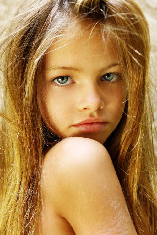 Agan kenal Thylane Lena-Rose Blondeau? Model cantik dari kecil hingga remaja