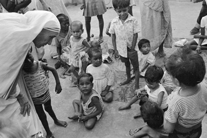 &#91;INSPIRATIF&#93; MENGENANG 18 TAHUN KEPERGIAN BUNDA TERESA, IBU DARI KAUM MISKIN