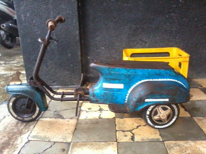 vespa pedal car