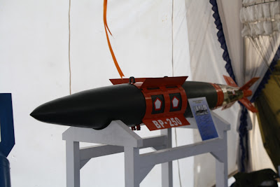 pindad-produksi-roket-pertama-yang-dikendalikan-gps