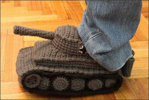 10 Sandal Anti-Mainstream yang Unik Nan Cantik