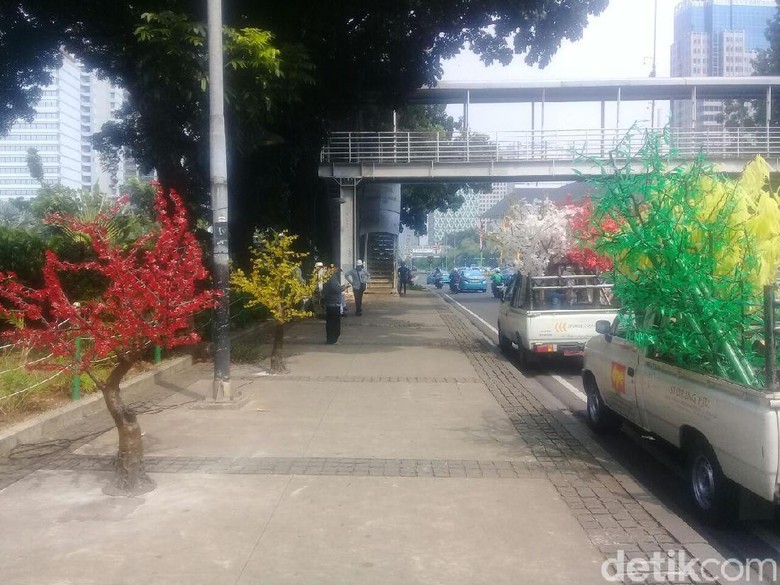 buruknya-kordinasi-soal-pohon-imitasi-antara-sandiaga-u-mield-anieswati-dan-sudin