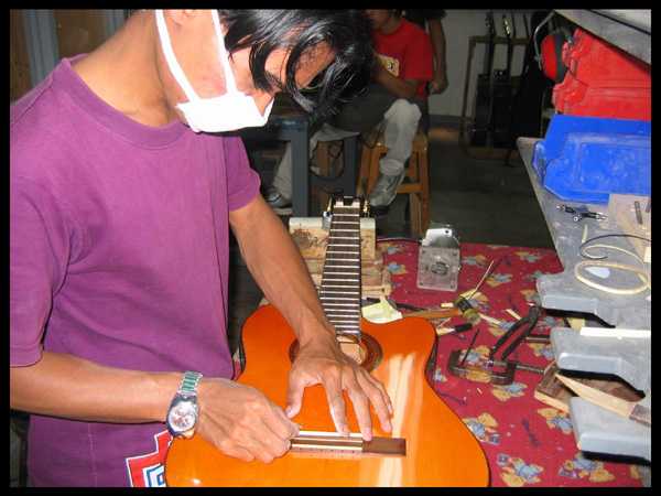 INDONESIAKU &#91; Gitar Genta : Gitar Lokal Berkualitas Internasional &#93;