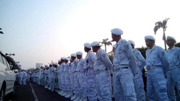 Dengan Membawa Bendera Merah Putih, Santri-santri Papua Ikut Semarakkan Parade Tauhid