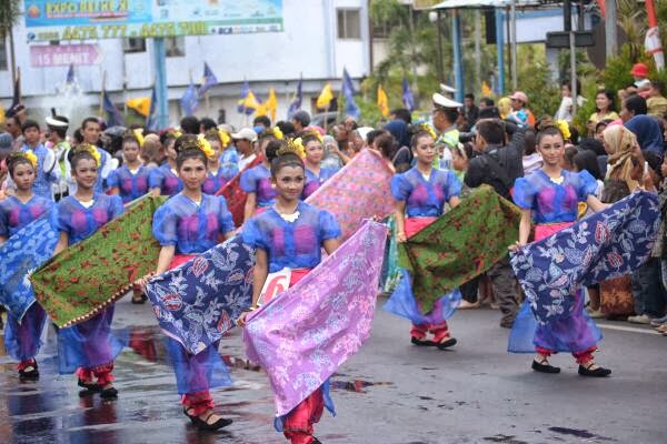 Cantik nya Batik Negeriku (Karnaval Batik Pekalongan 2013)