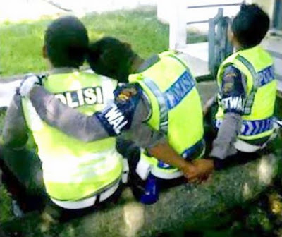 Tingkah Lucu Kelakuan Polisi Indonesia &#91;NGAKAK&#93;